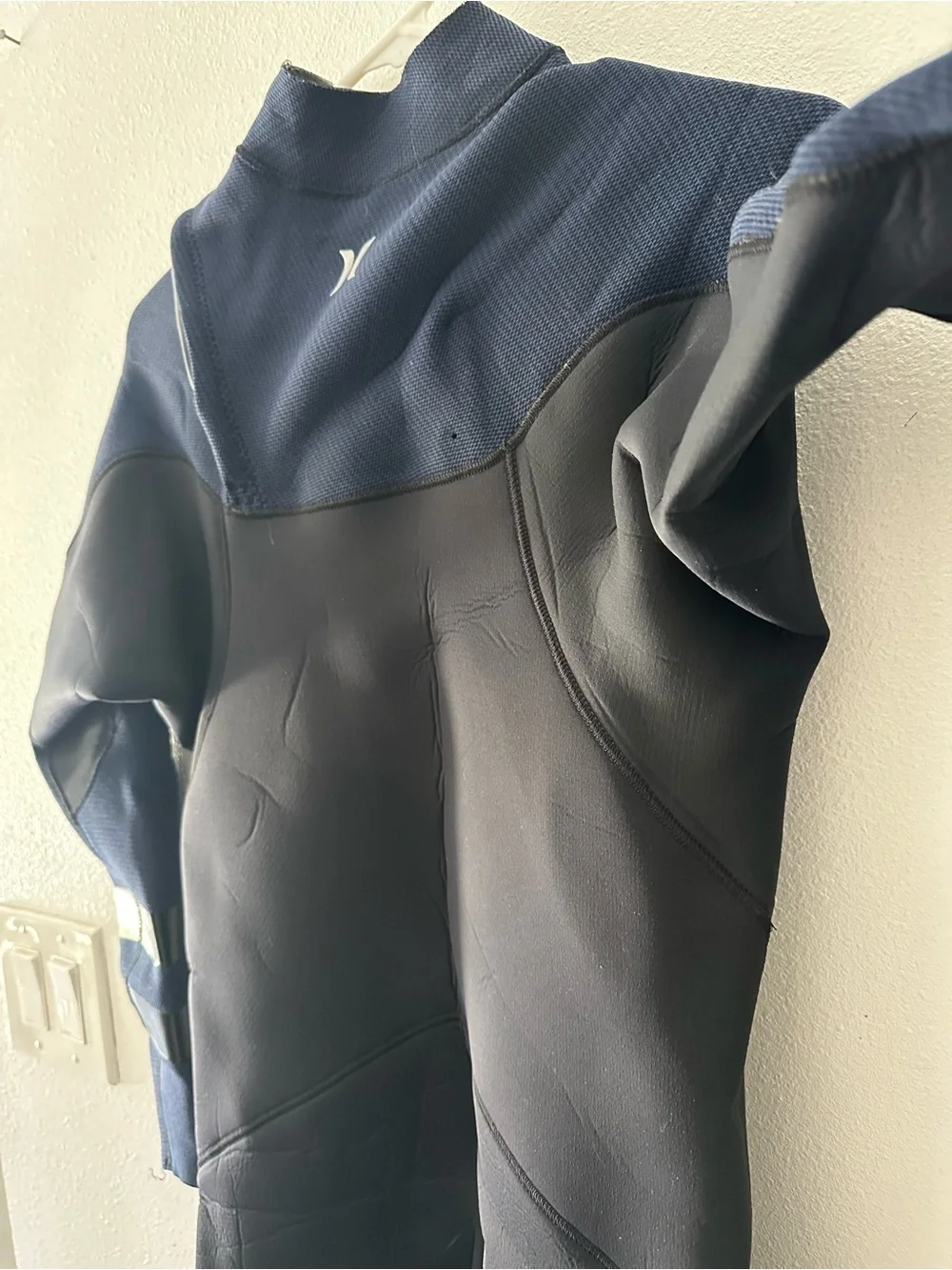 Hurley Men’s Navy and Black wetsuit